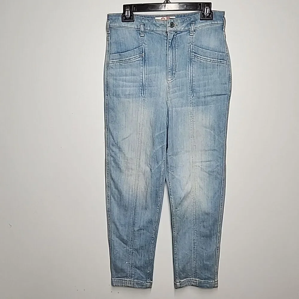 Free People We the Free light Wash high waisted blue jeans straight leg size 27